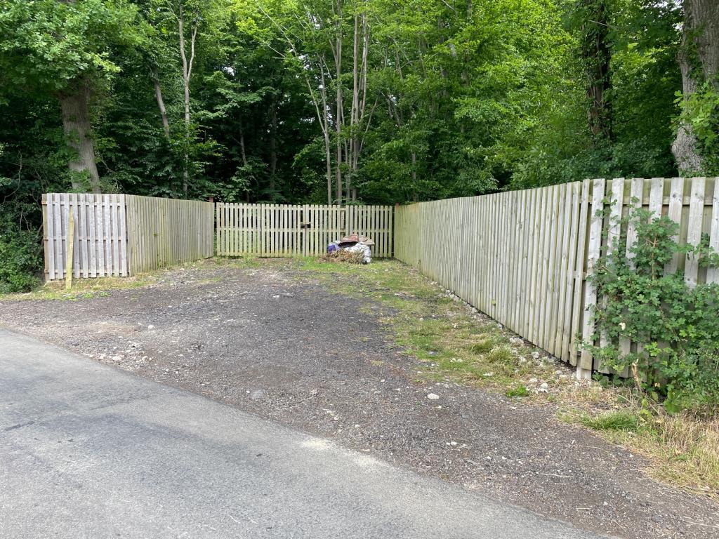 Lot: 109 - THREE ACRE FORMER NATURIST SITE WITH POTENTIAL - Entrance